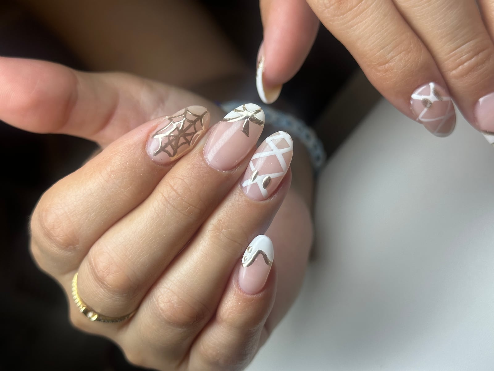 Manucure gel couleur tendance automne - studio ongles Montreal