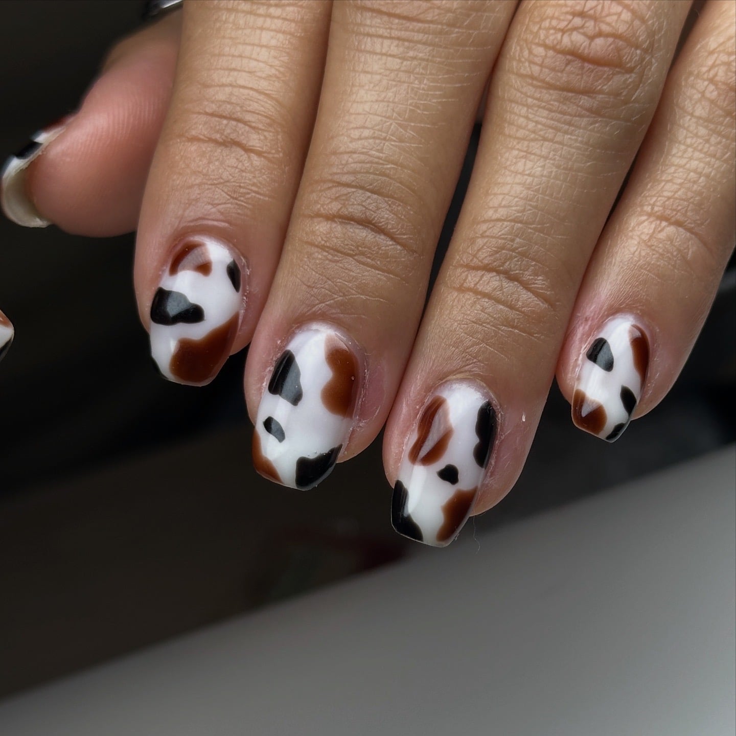 Minimalist gel manicure design - Wolf SGX nail salon